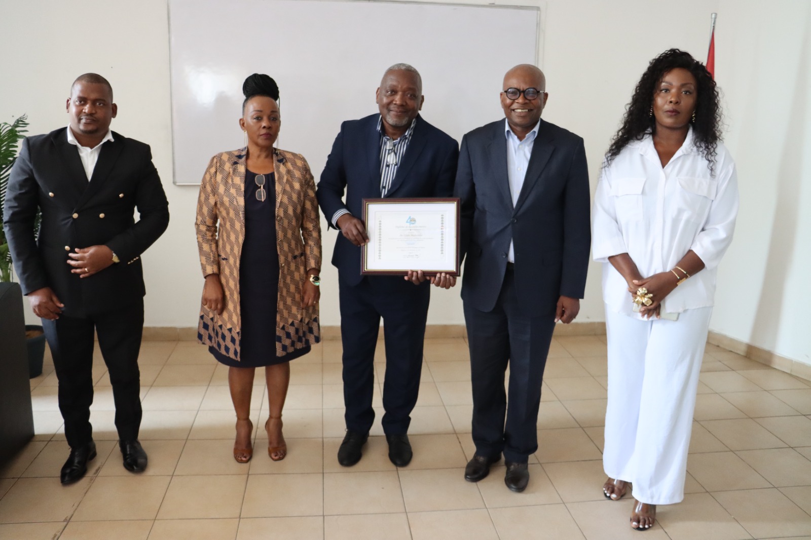 Professor Elídio Madivádua: homenagem merecida no XXX Fórum de Planificação e Avaliação Pedagógica