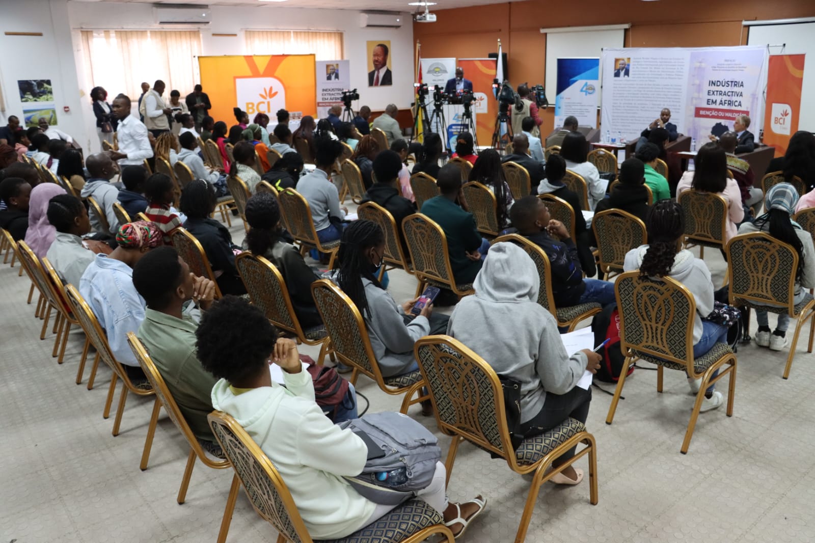 AntonioNiquiceUPMaputo2.jpg